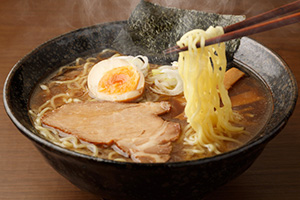 八方美味コク深醤油ラーメン